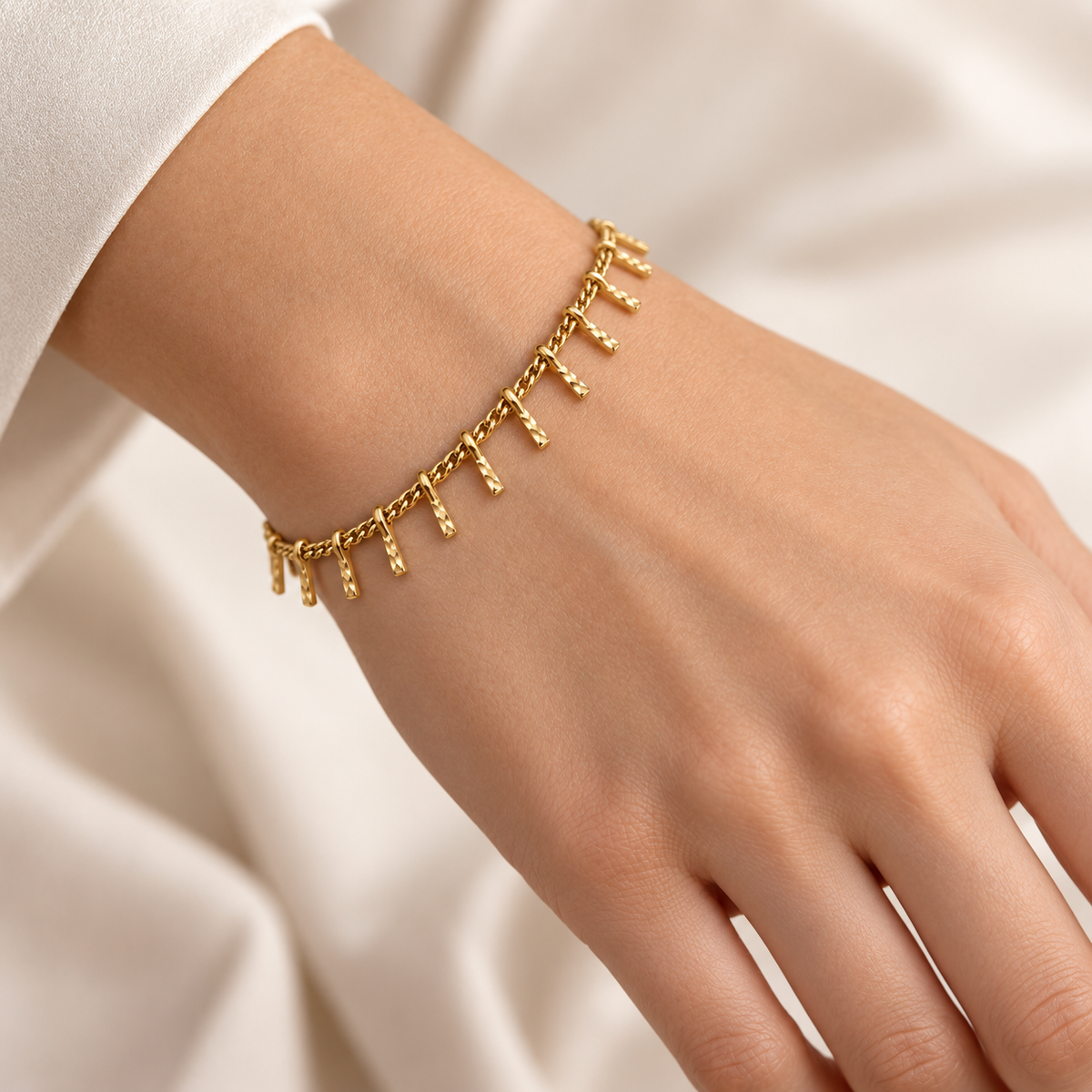 Golden Fringe Y-Chain Bracelet - Model