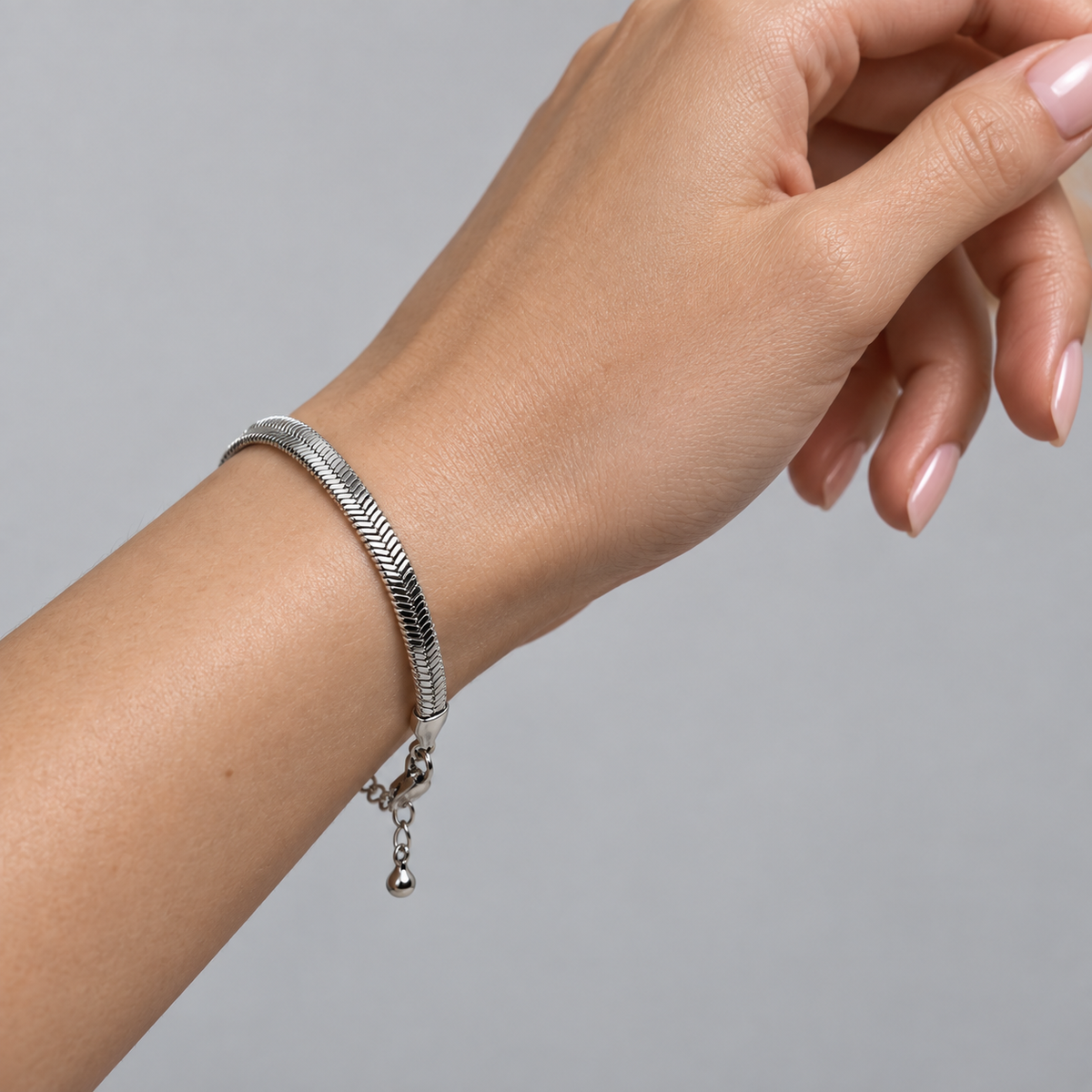 Silver Blade Chain Bracelet - Model