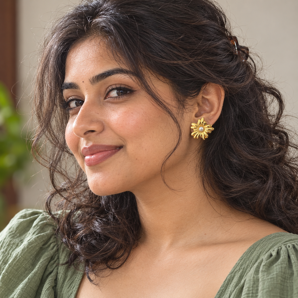 Sunlit Statement Earring Set - Detail 1