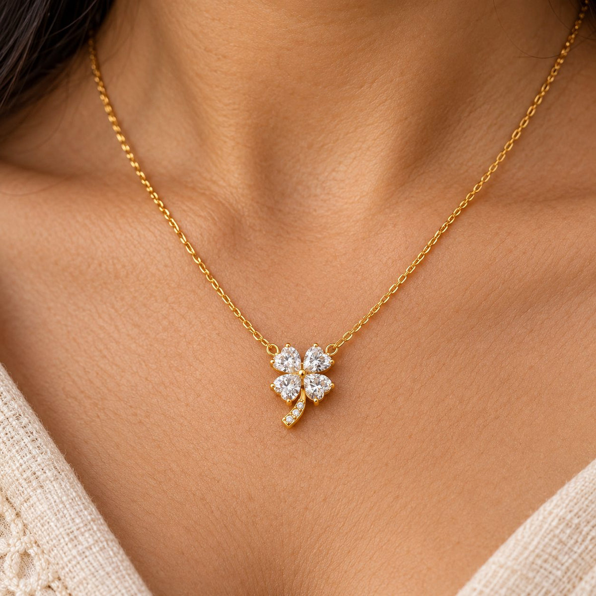 Crystal Clover Pendant Necklace - Macro