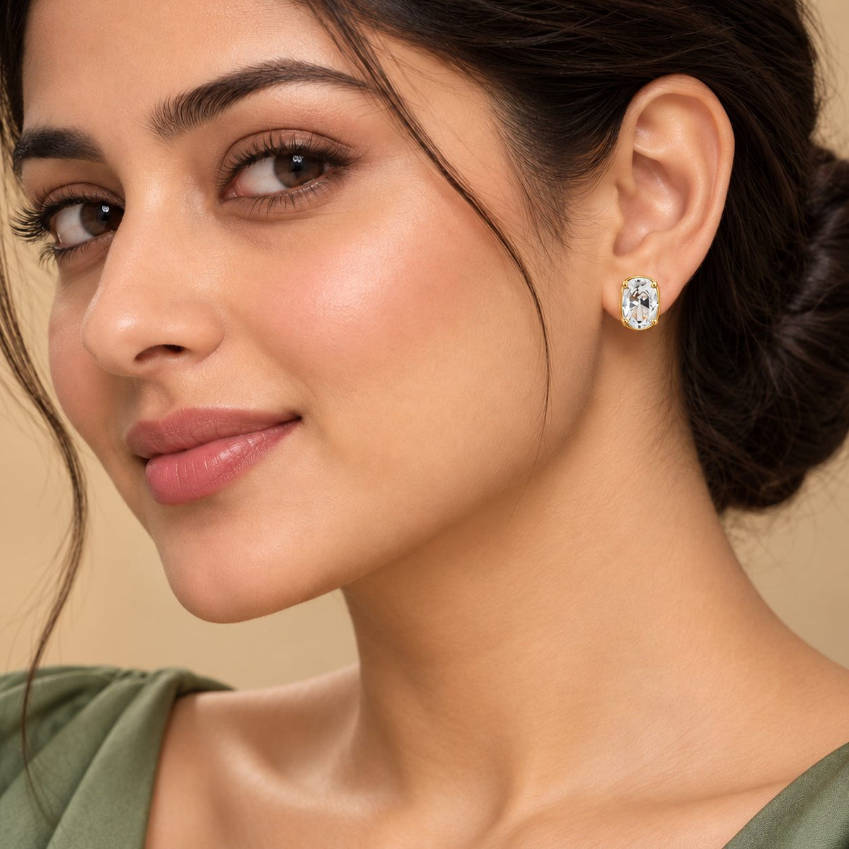 Cushion Crystal Stud Earrings - Model