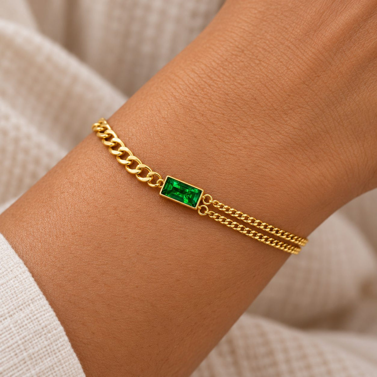 Emerald Asymmetric Chain Bracelet - Macro