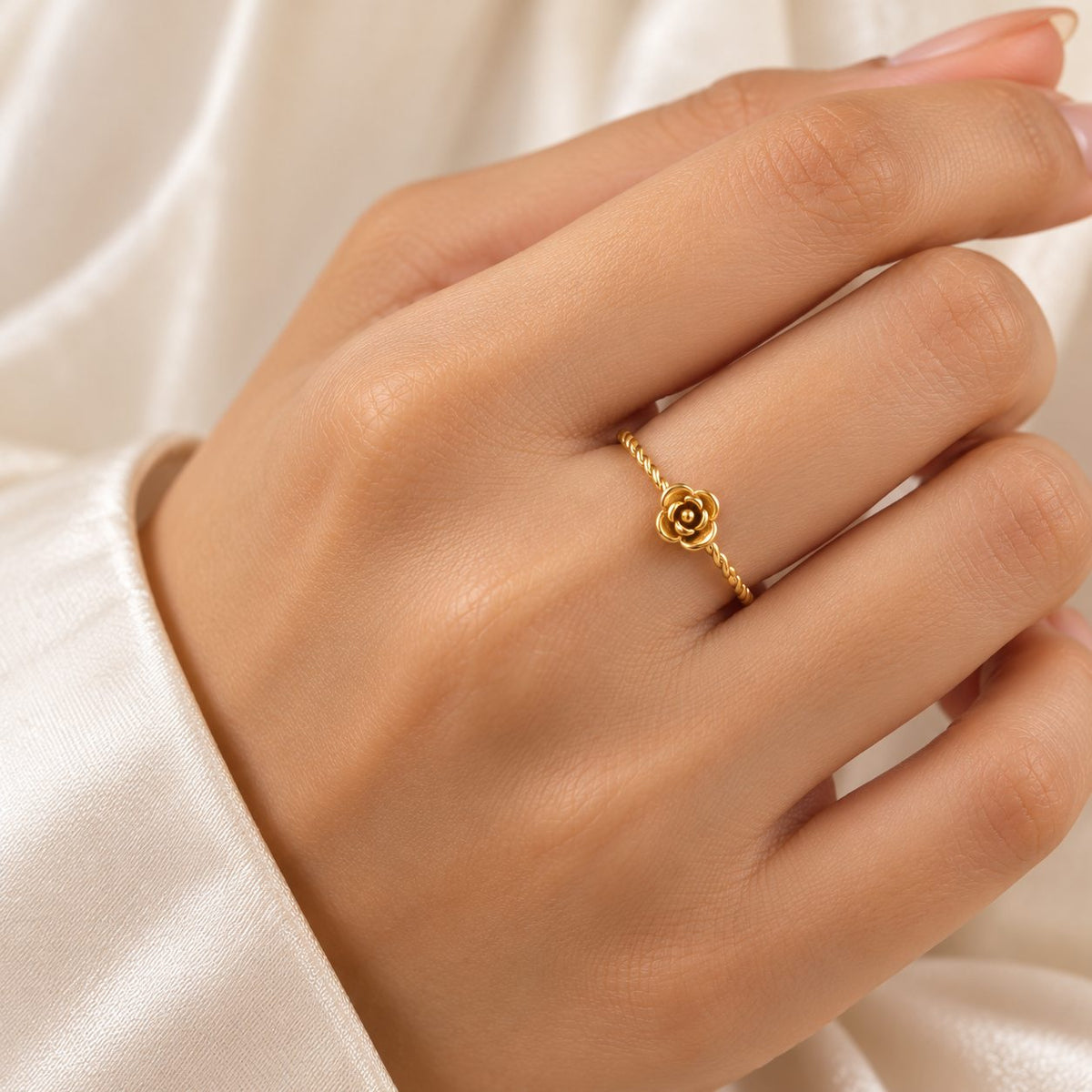 Golden Rose Twist Ring - Model