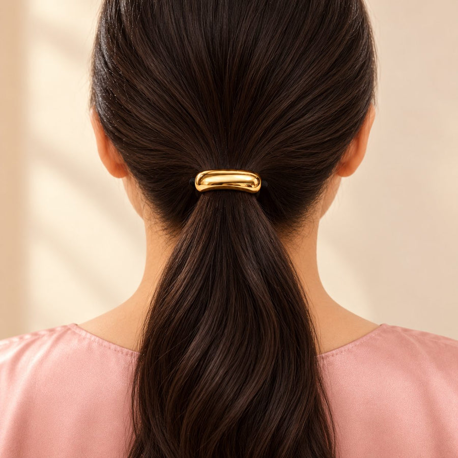 Golden Rounded Bar Hair Tie - Model