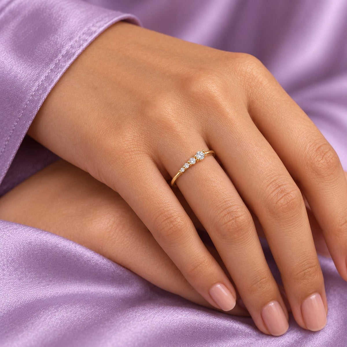 Graduated Crystal Band Ring - Model