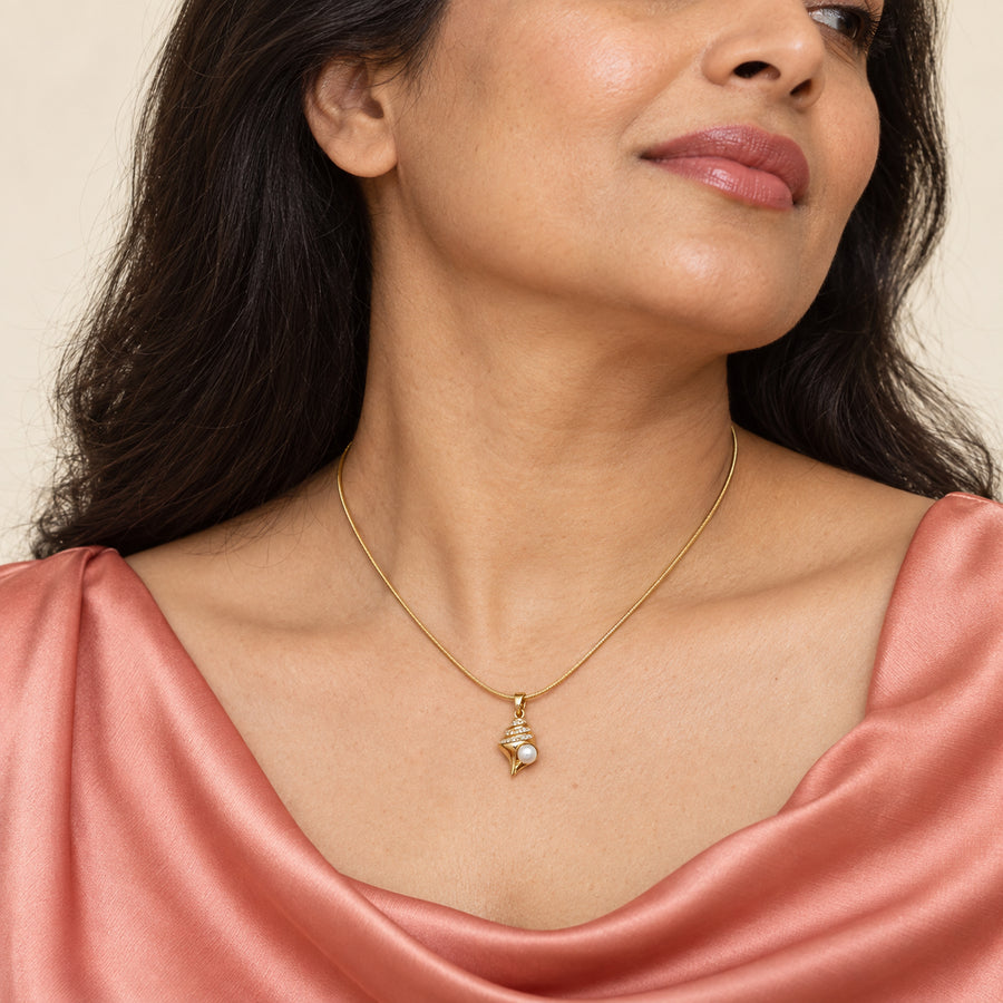 Pearl Spiral Shell Pendant Necklace worn by model