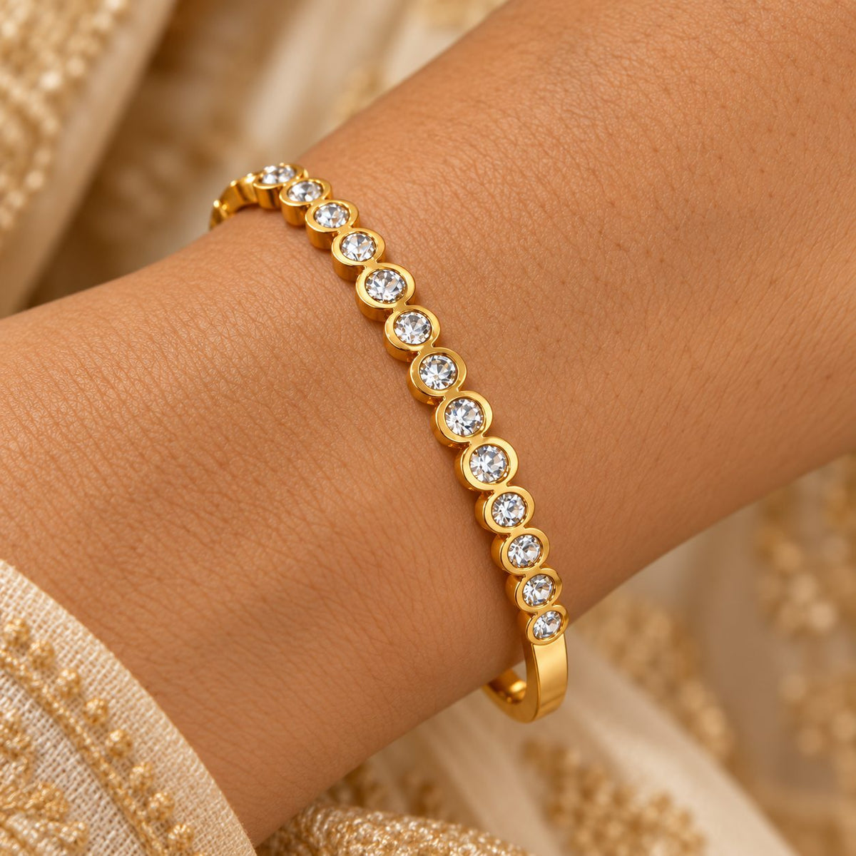 Round Crystal Bezel Bangle - Macro
