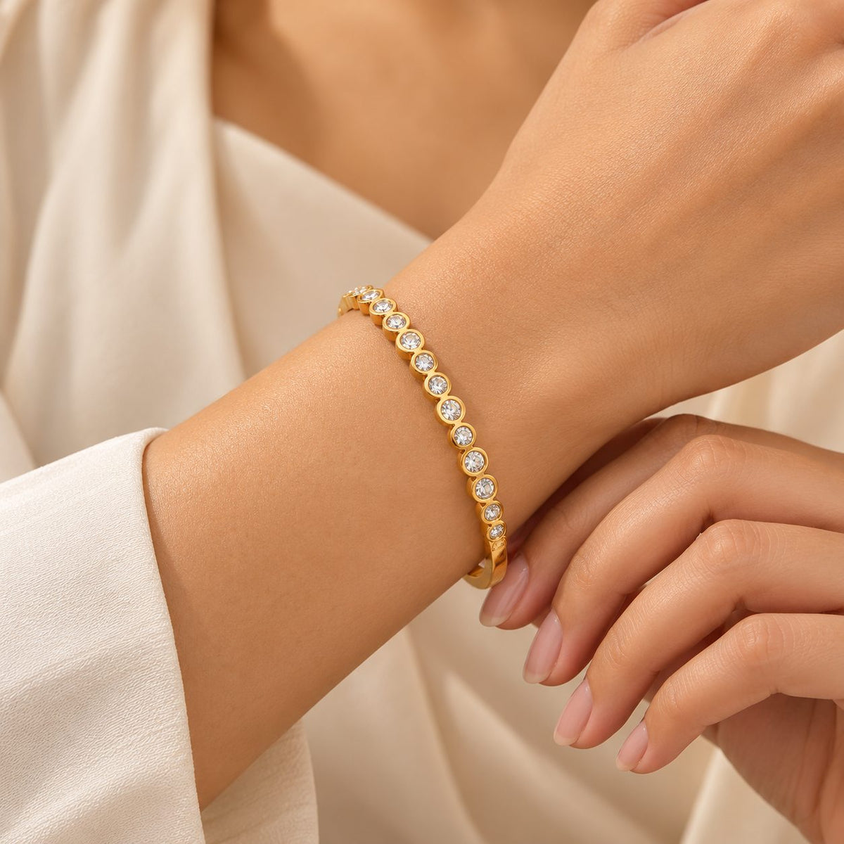 Round Crystal Bezel Bangle - Model